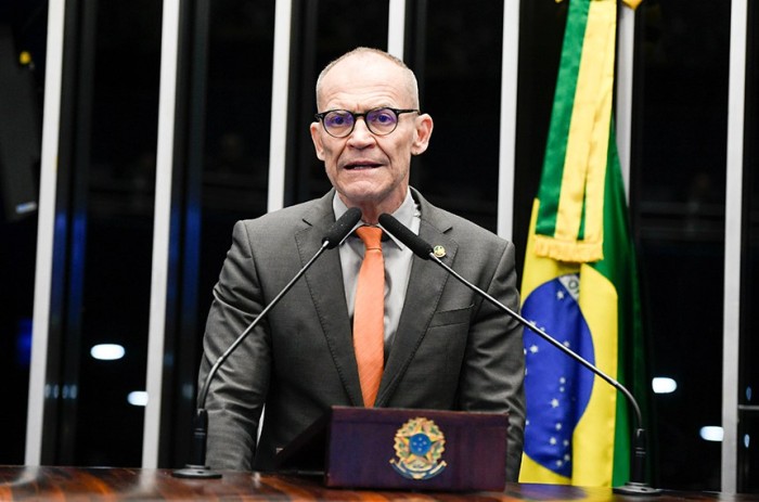 Contarato defende PEC que impede redução do piso da enfermagem