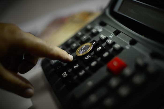 Inflação negativa aumenta pressão por queda de juros