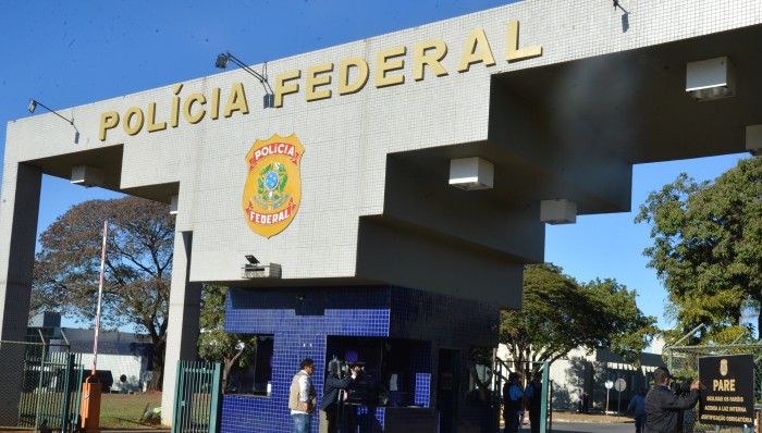 PF apreende grande quantidade de maconha e armas no Paraná