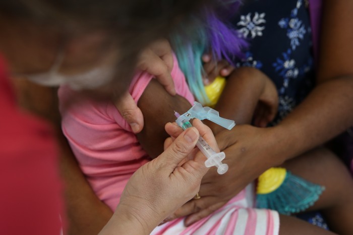 Casos de meningite evidenciam baixa imunização no Rio de Janeiro