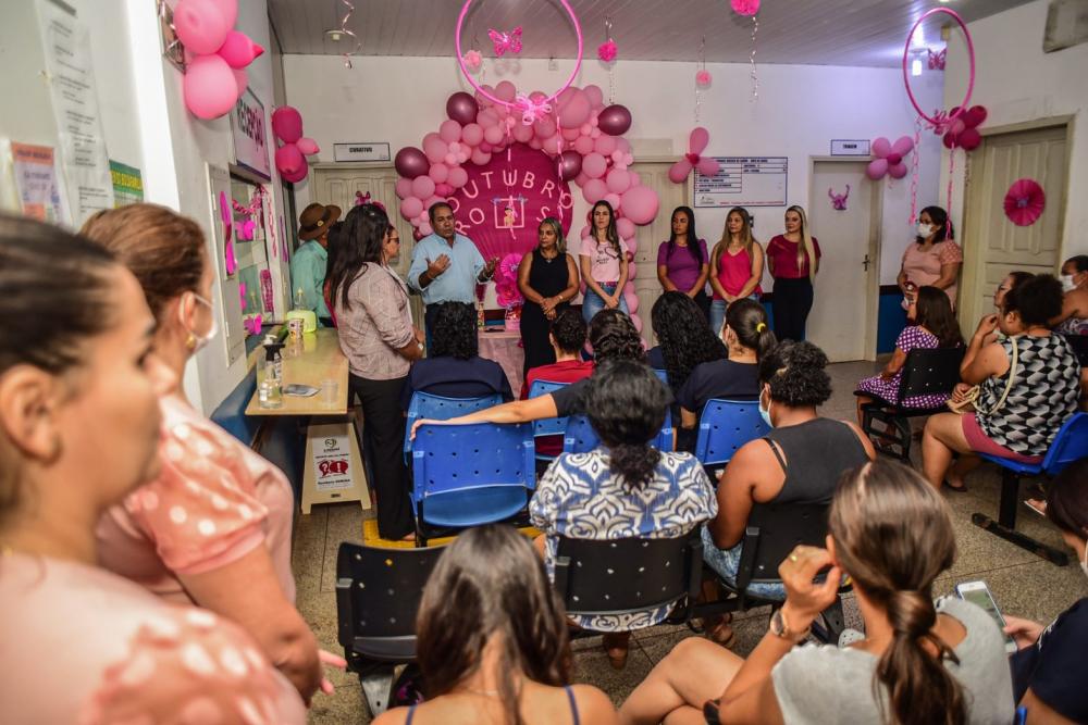 Cerca de 100 preventivos são realizados na abertura do Outubro Rosa