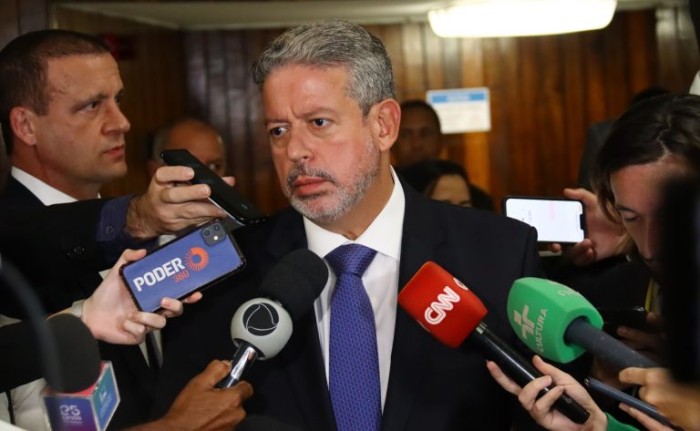 Lira diz que é equivocado supor que busca por consenso para temas sensíveis revele concentração de poder