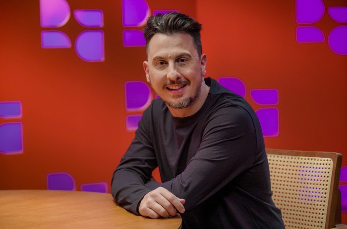 Demori estreia na TV Brasil e defende comunicação pública independente