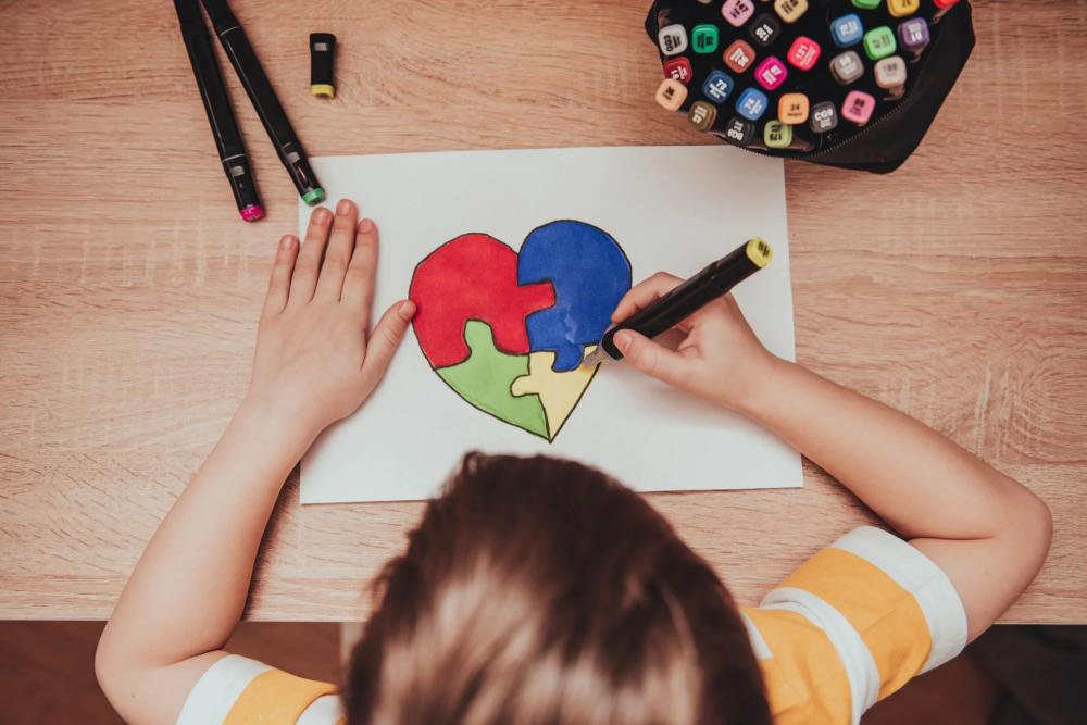 Mãe de autista cria projeto de Instituto-Escola para atender Neurodivergentes de Rondônia