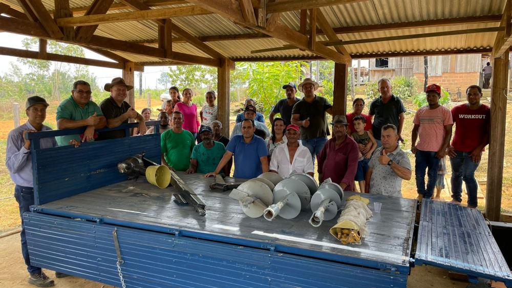 Deputado Pedro Fernandes realizou entrega de implementos agrícolas em Cujubim