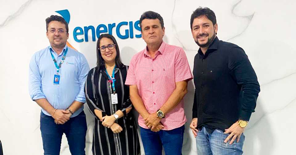 Pedro Fernandes intensifica esforços para melhorar o fornecimento de energia na Vila Nova