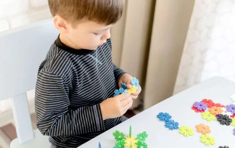 Justiça Federal decide que pais de autistas têm direito a saque de FGTS