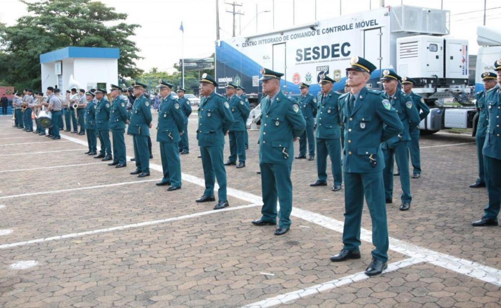 Deputado Pedro Fernandes parabeniza novos oficiais administrativos da Polícia Militar