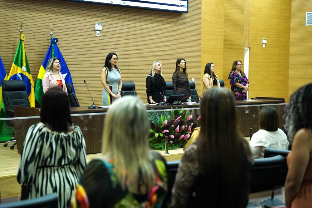 Sessão Solene faz homenagem às mulheres que promovem avanços e conquistas para o gênero feminino