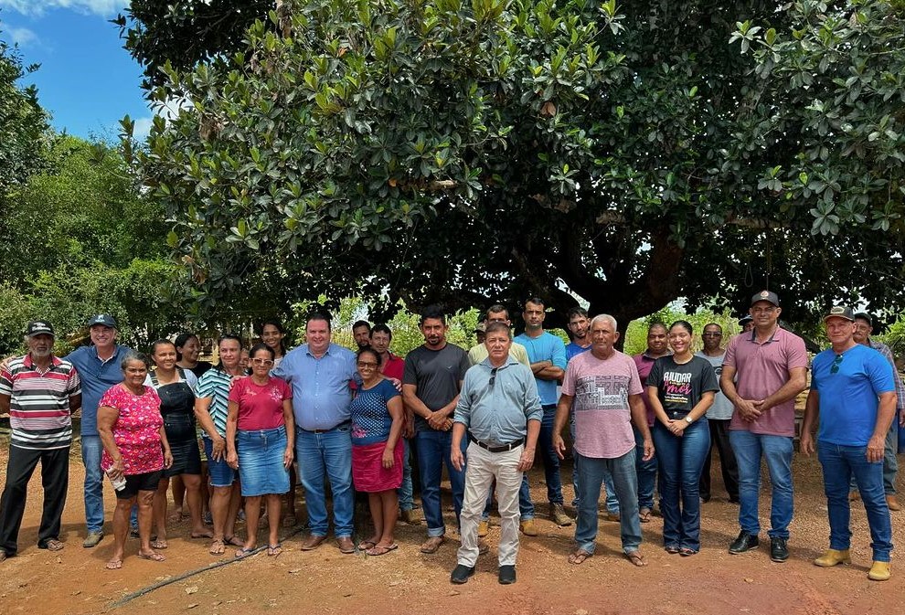 Deputado Dr. Luís do Hospital visita associações rurais em Theobroma