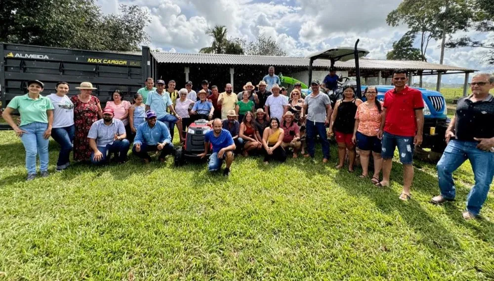 Laerte Gomes participa de entrega implementos agrícolas em Alvorada do Oeste e Vale do Paraíso
