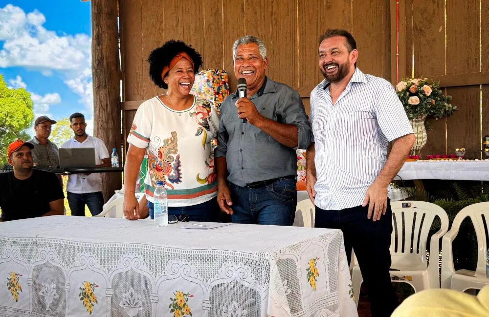 Laerte Gomes participa de entrega de implementos agrícolas em associação rural de Mirante da Serra