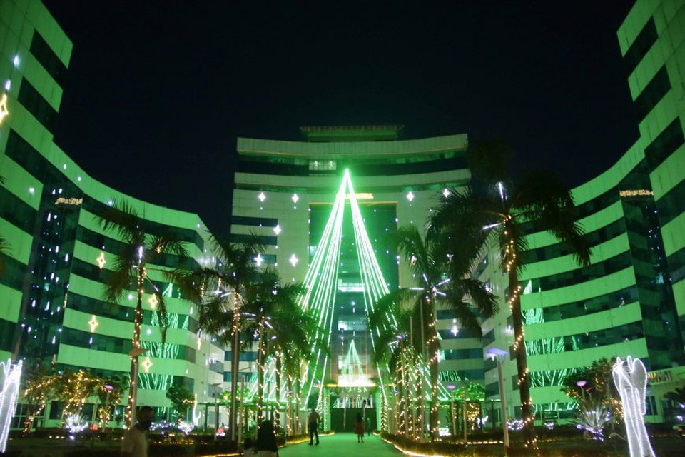 Natal de Luz celebra o nascimento de Cristo, ilumina a sede do Governo e encanta população 