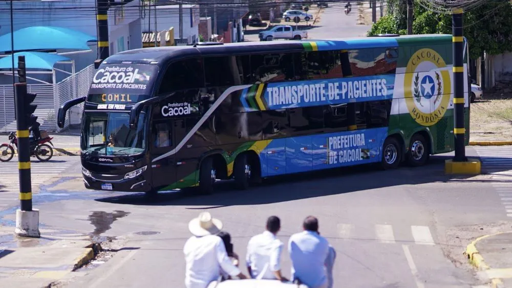 Deputado Cássio Gois entrega o primeiro ônibus do Brasil com super leitos para a saúde 