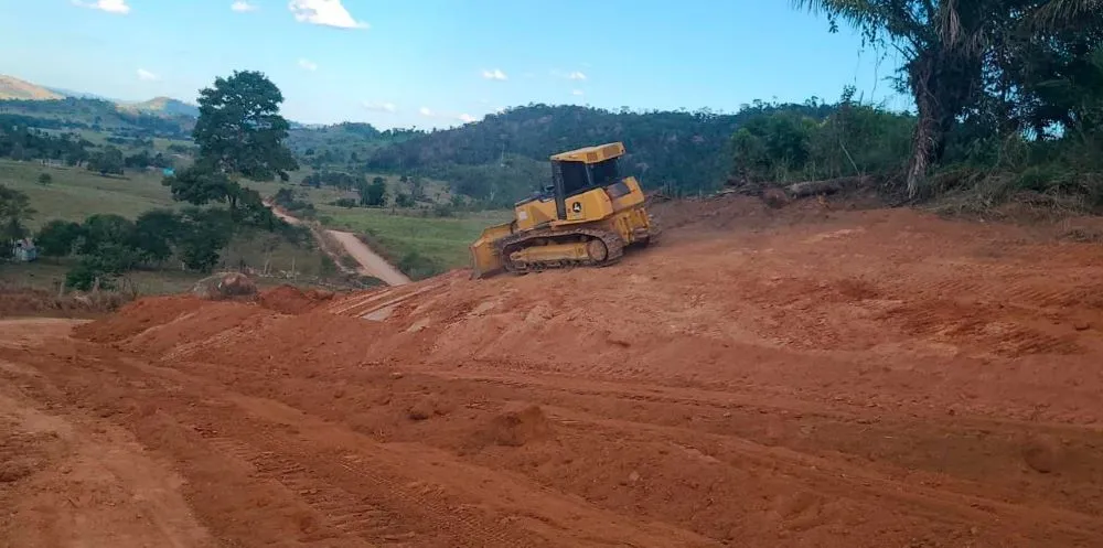 Pedro Fernandes anuncia rebaixamento de morros e recuperação da RO-408 em Campo Novo de Rondônia
