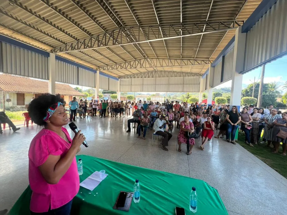 Sílvia Cristina entrega novo barracão da feira em Governador Jorge Teixeira