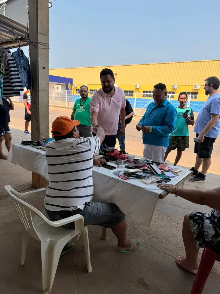 Samuel Costa ouve demandas de moradores do Orgulho do Madeira e reforça compromisso com justiça social
