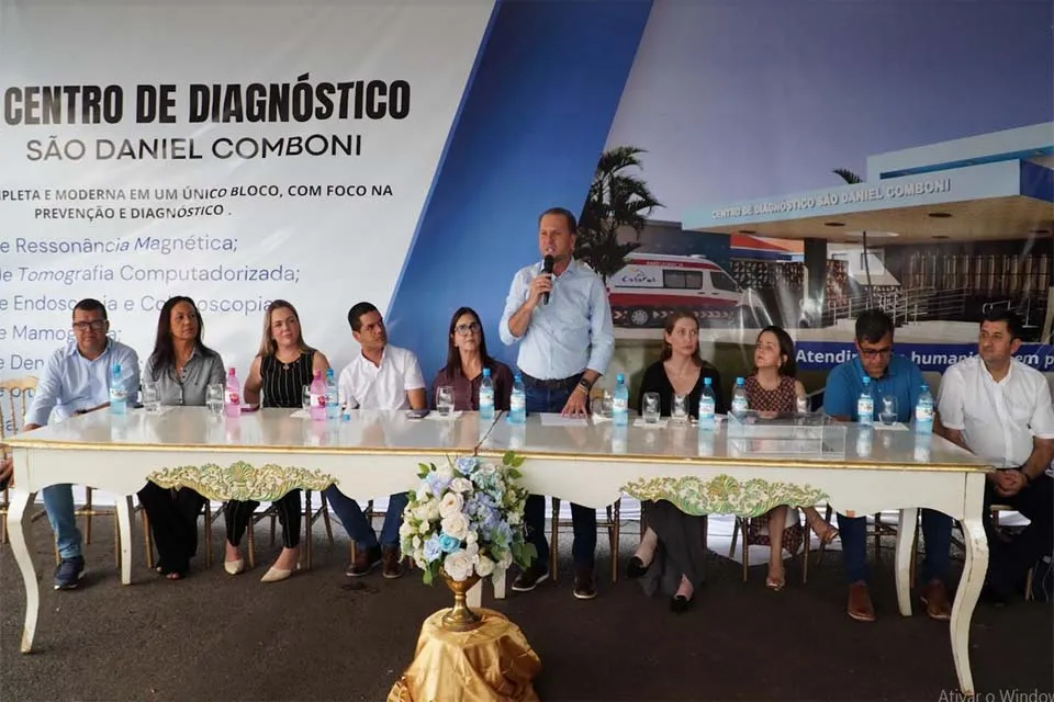 Associação lança pedra fundamental do Centro de Diagnóstico do Câncer em Cacoal