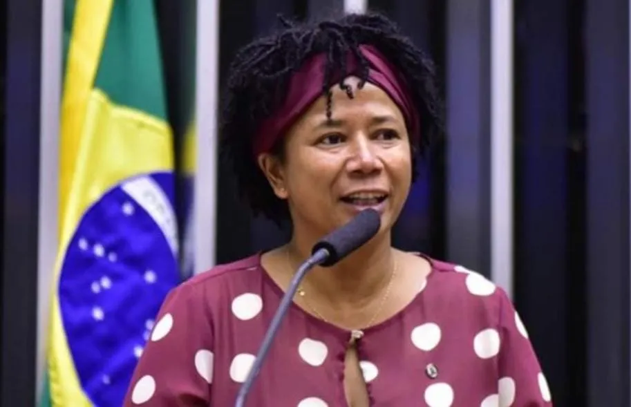 Sílvia Cristina comemora aprovação de lei que destina 30% do valor de multas sanitárias ao tratamento do câncer