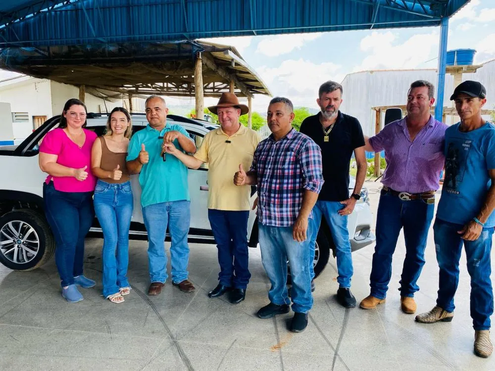 Deputado Pedro Fernandes entrega veículo para fortalecer a Secretaria Municipal de Agricultura, Meio Ambiente e Turismo de Campo Novo de Rondônia