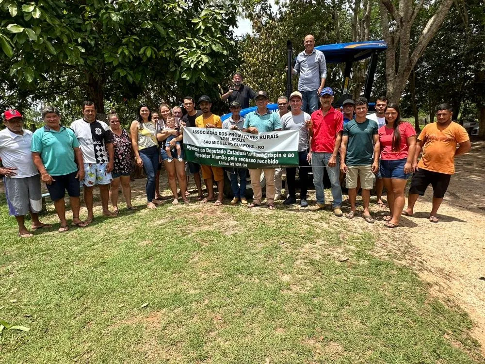Ismael Crispin fortalece a agricultura familiar de São Miguel do Guaporé com entrega de trator
