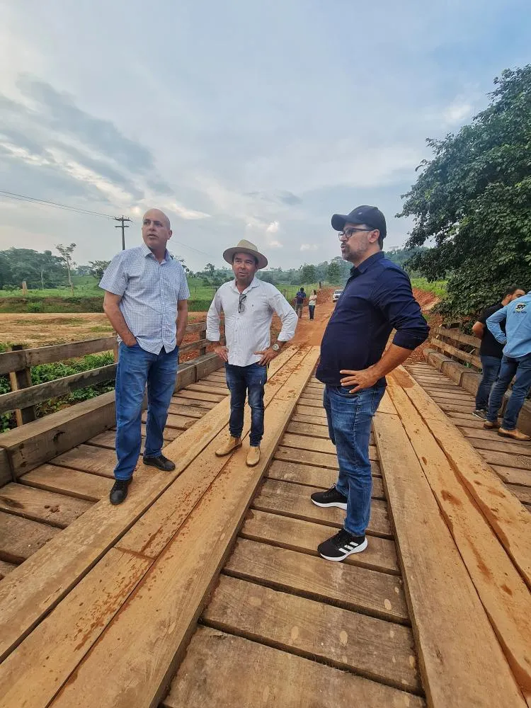 Ação do deputado Ismael Crispin em parceria com gestores de Nova Brasilândia garante trafegabilidade na linha 15