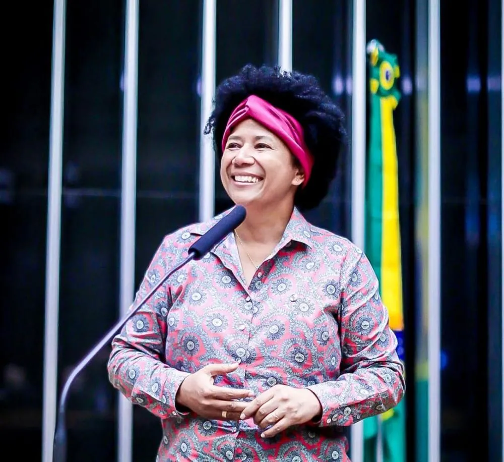Silvia Cristina comemora publicação de Protocolo Clínico de Diretrizes Terapêuticas para tratamento de câncer