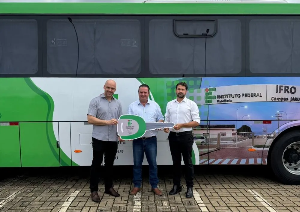 IFRO de Jaru recebe ônibus de R$ 700 mil viabilizado com emenda de Luís do Hospital