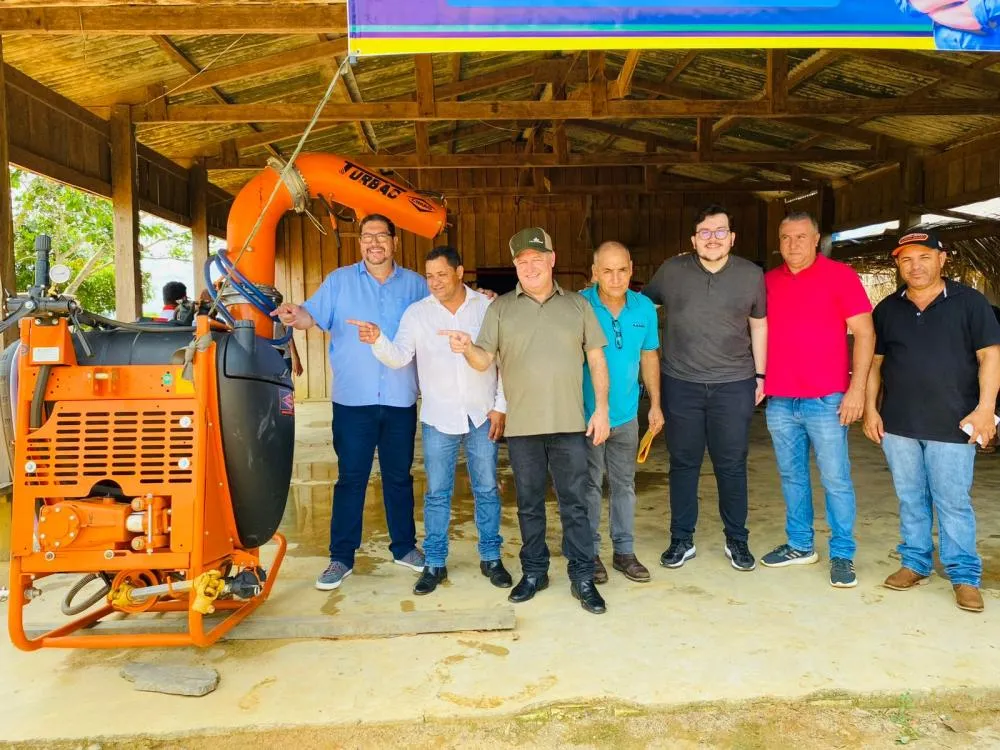 Deputado Pedro Fernandes entrega implementos agrícolas para fortalecer a produção rural em Machadinho D’Oeste