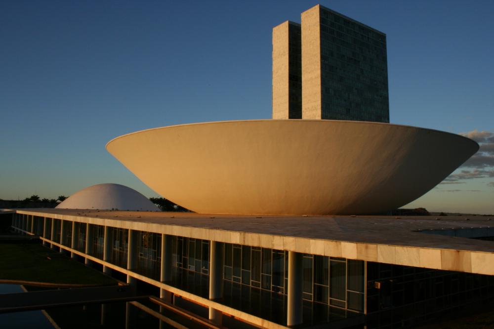 Deputados federais de Rondônia ensinam como miseráveis devem ser tratados antes e depois de uma eleição