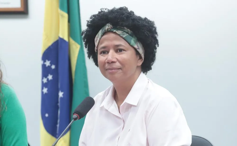 Sílvia Cristina pede regulamentação da lei que garante universalização no tratamento do câncer