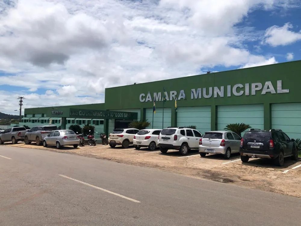 Câmara de Cacoal aprova remanejamento de R$ 2,2 milhões para compra de uniformes escolares 