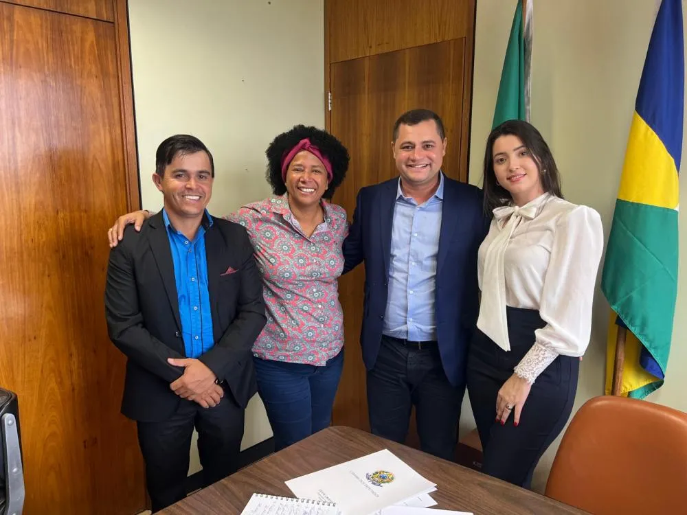 Deputada Sílvia Cristina recebe prefeitos e vereadores em seu gabinete em Brasília