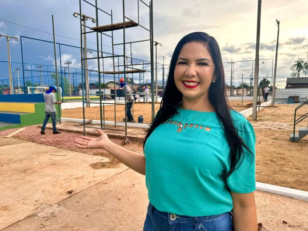 Cristiane Lopes acompanha fase final da revitalização do Campo do Abobrão e destaca investimento de R$ 3 milhões para a obra