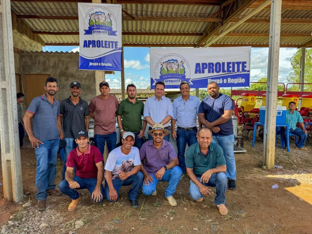 Luís do Hospital garante entrega de 12 tanques de leite para produtores de Urupá