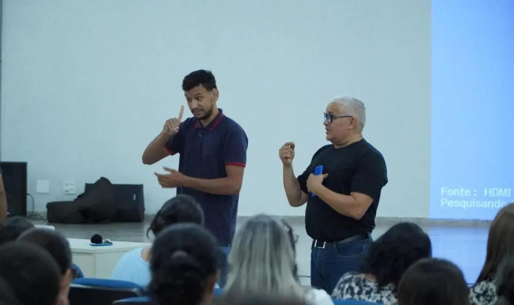 Deficiente auditivo destaca importância do aprendizado de Libras 