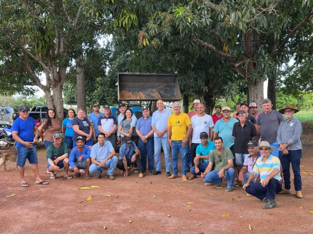 Investimento no campo: Ismael Crispin atende pedido do vereador Braz e entrega equipamento agrícola em São Francisco do Guaporé