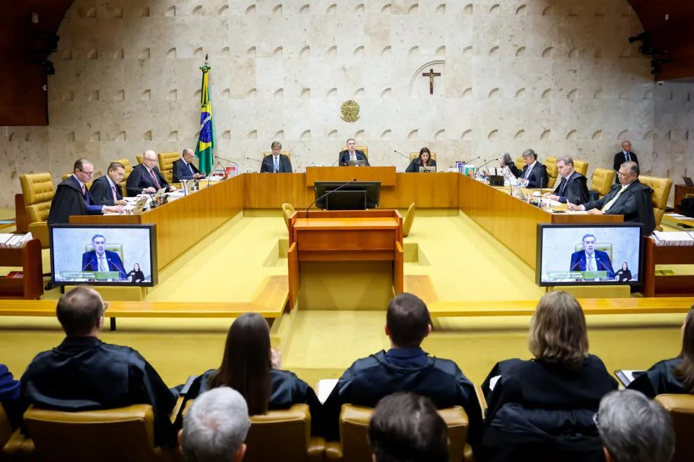 Decisão arbitrária do STF desrespeita direitos de advogados e jornalistas