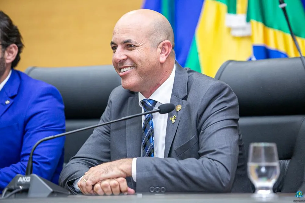 Vitória da segurança pública! Lei do porte funcional para agentes da Politec é sancionada após atuação firme do deputado Ismael Crispin