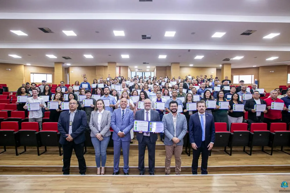 Deputado Ismael Crispin promove sessão solene para homenagear servidores da SEJUS e entrega Título de Cidadão Honorário ao secretário Marcus Rito
