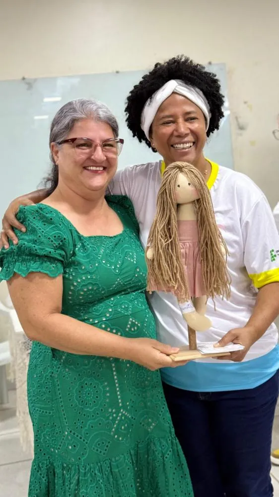 Projeto Casa da Comunidade, parceria da deputada federal com o Ifro Ji-Paraná, faz a entrega de certificados 