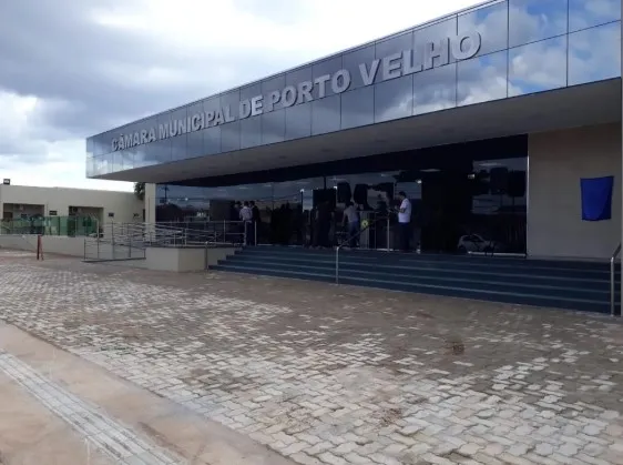A “Reunião Secreta” da Câmara: manual de como transformar política em barganha de boteco