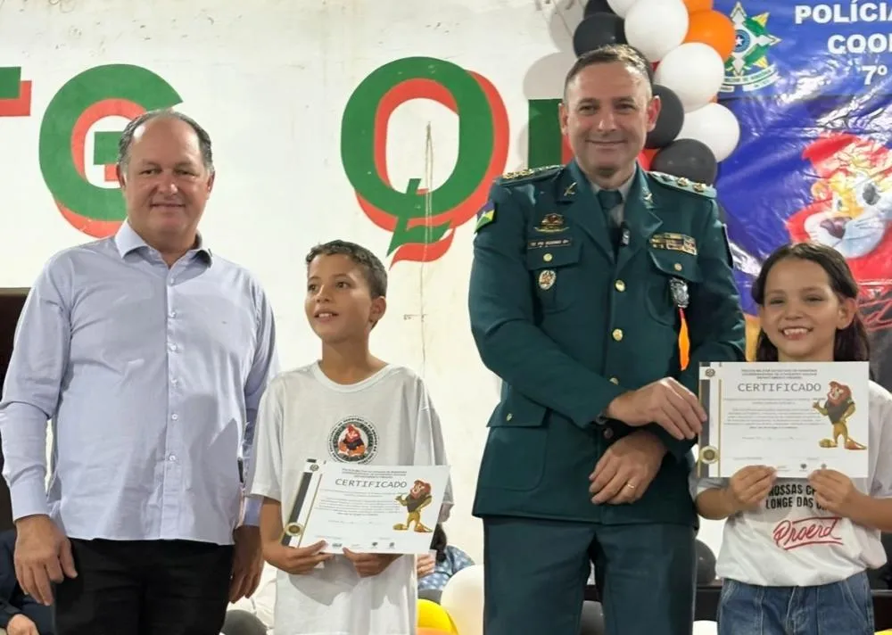 Deputado Pedro Fernandes apoia formação de crianças pelo Proerd