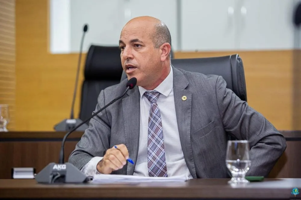 Ismael Crispin propõe que a Assembleia Legislativa atue como mediadora em diálogo com servidores da educação