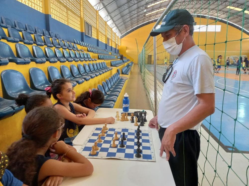 Núcleo de Xadrez do Talentos do Futuro é implantado na Associação dos Amigos Autistas