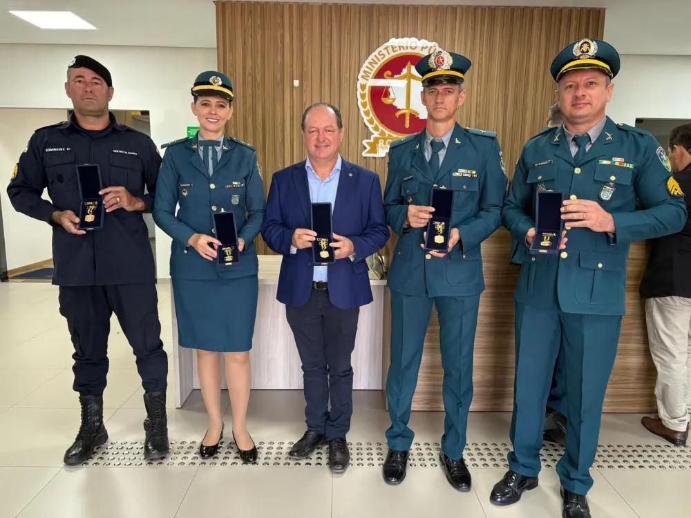 Deputado Pedro Fernandes é condecorado com a Medalha Mérito Capitão Sílvio pela Polícia Militar de Rondônia