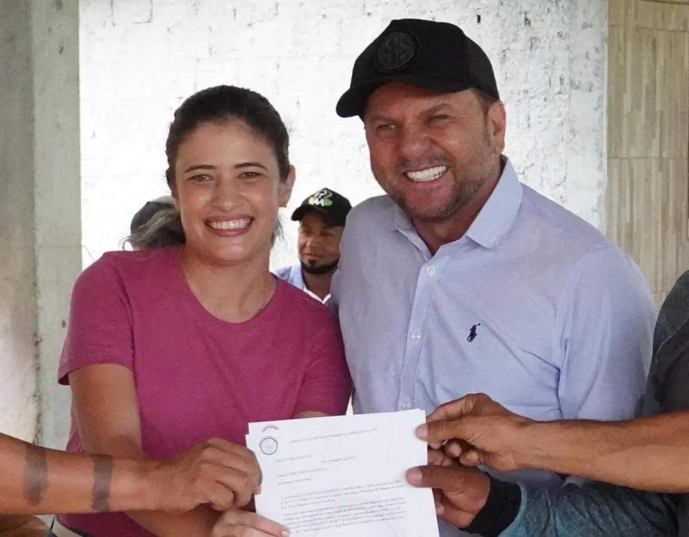 Mirante da Serra recebe caminhão e parque infantil com apoio de Cirone Deiró