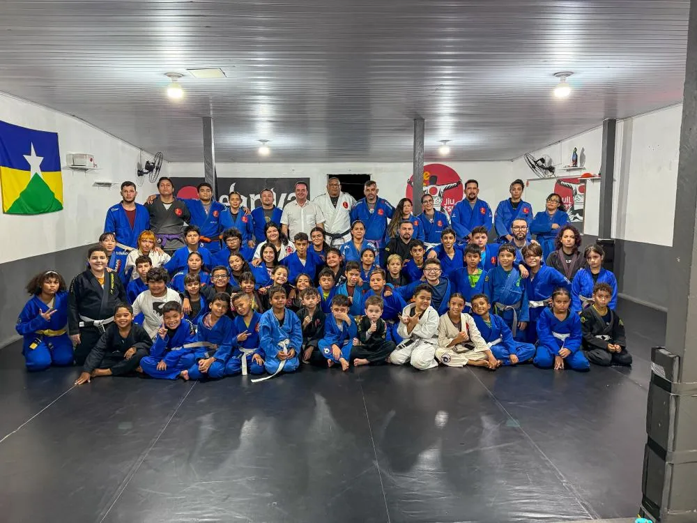 Projeto de Jiu-Jitsu em Porto Velho recebe visita do deputado Luís do Hospital