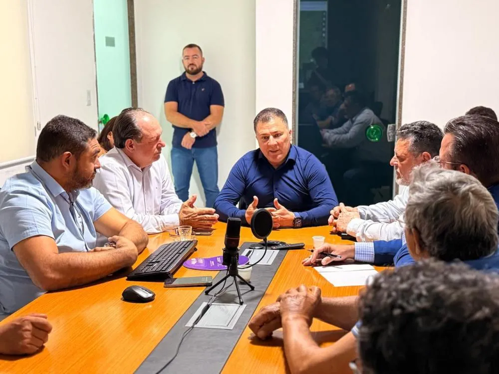 Pedro Fernandes articula avanço na regularização fundiária em Monte Negro