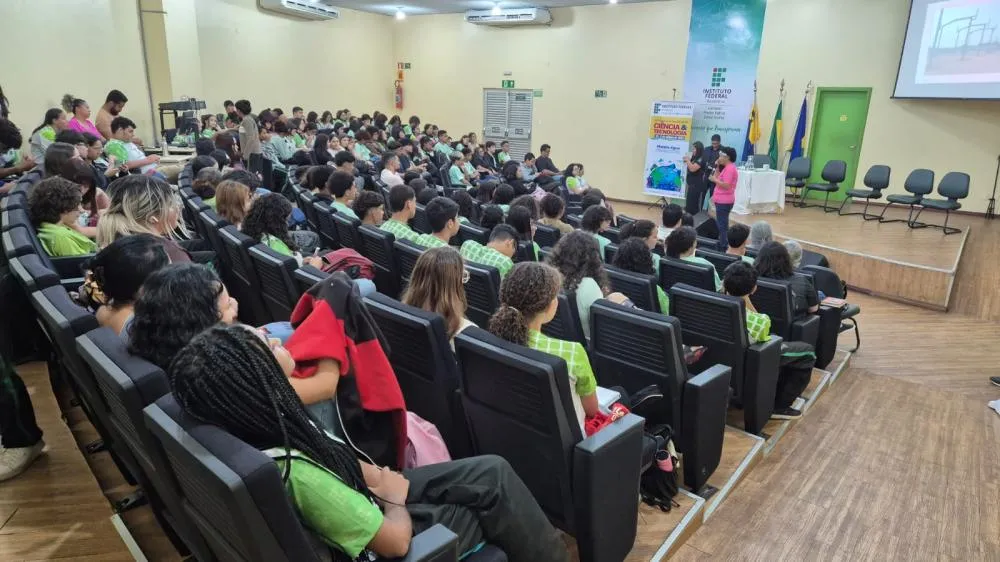 Sílvia Cristina alerta em palestras do Outubro Rosa que procura pela prevenção do câncer de mama ainda é baixa 